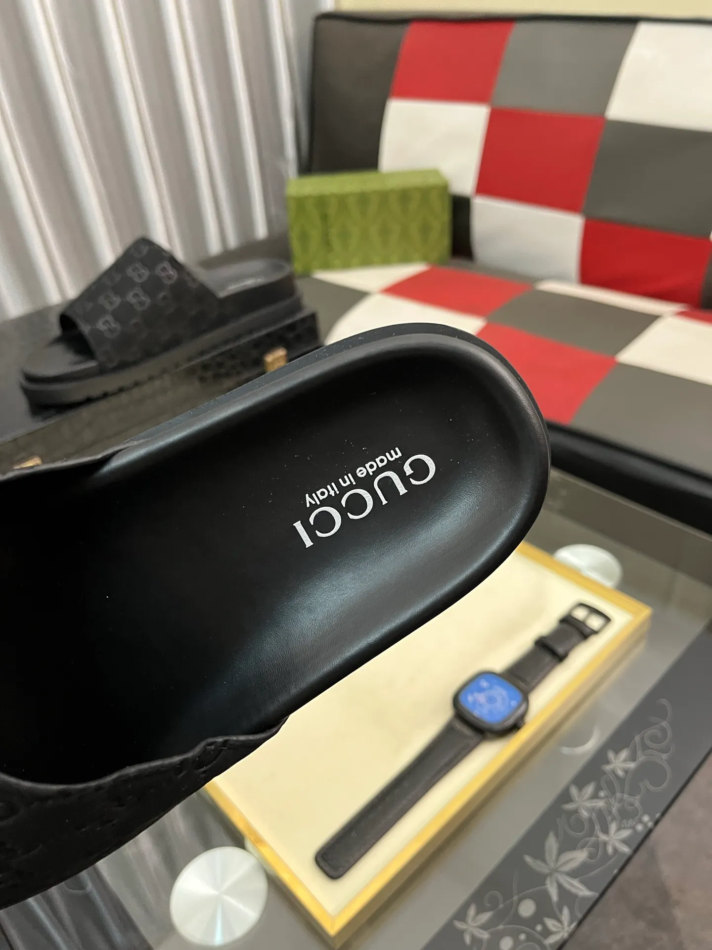 Men's shoes 💰320⌚️⌚️ (gucci-Gucci) New men's slippers, high-end boutique, made of cowhide, with exquisite embossed logo decoration on the upper, fine workmanship, super soft soles, casual, loose and comfortable, a must-have in summer! \nsize：38-44